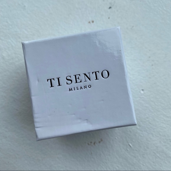 ‼️Sold in Bundle‼️Guess Mother of Pearl Watch - Picture 7 of 12